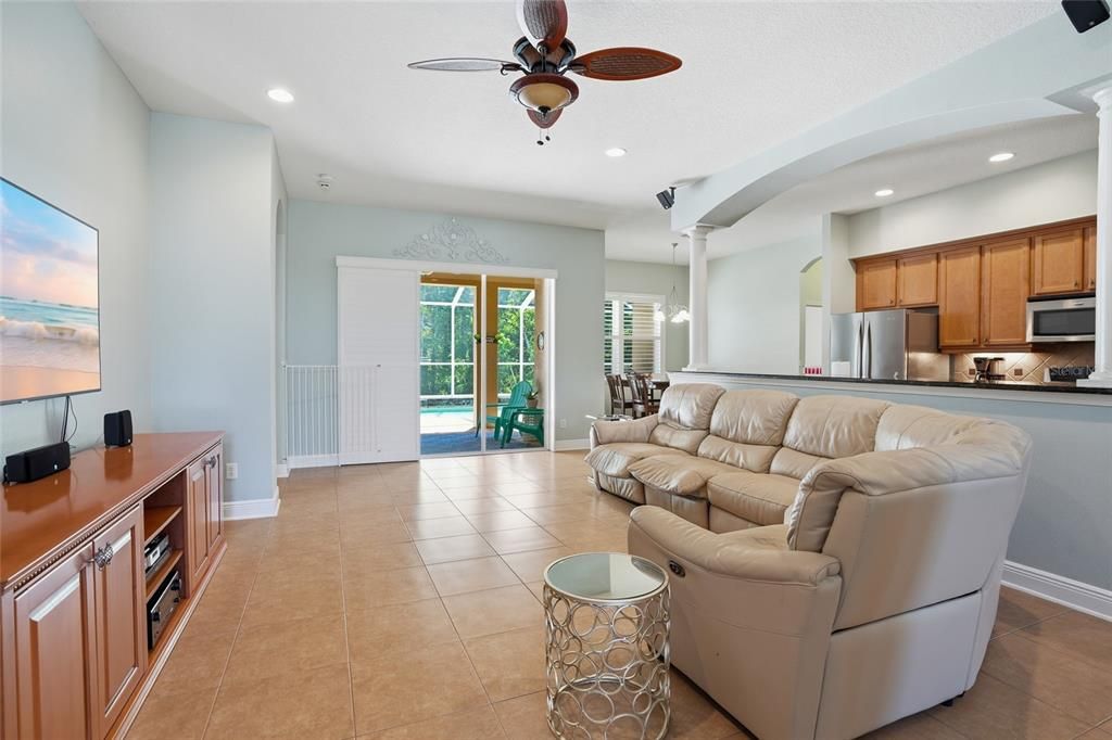 For Sale: $715,000 (5 beds, 4 baths, 3055 Square Feet)