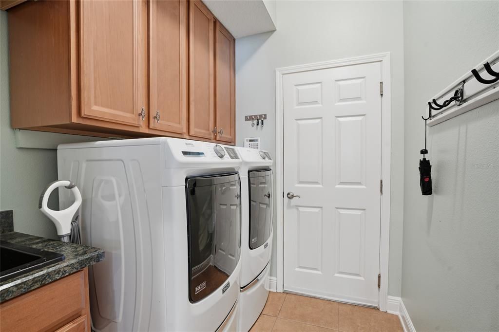 For Sale: $715,000 (5 beds, 4 baths, 3055 Square Feet)