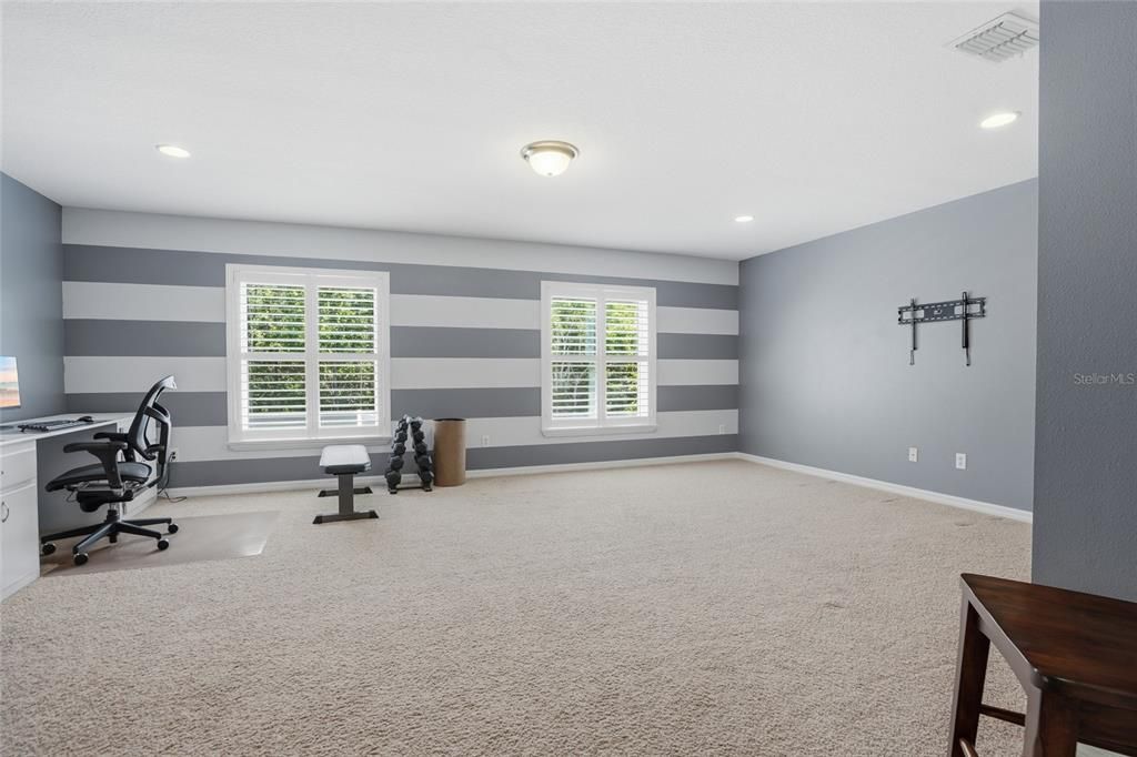 For Sale: $715,000 (5 beds, 4 baths, 3055 Square Feet)