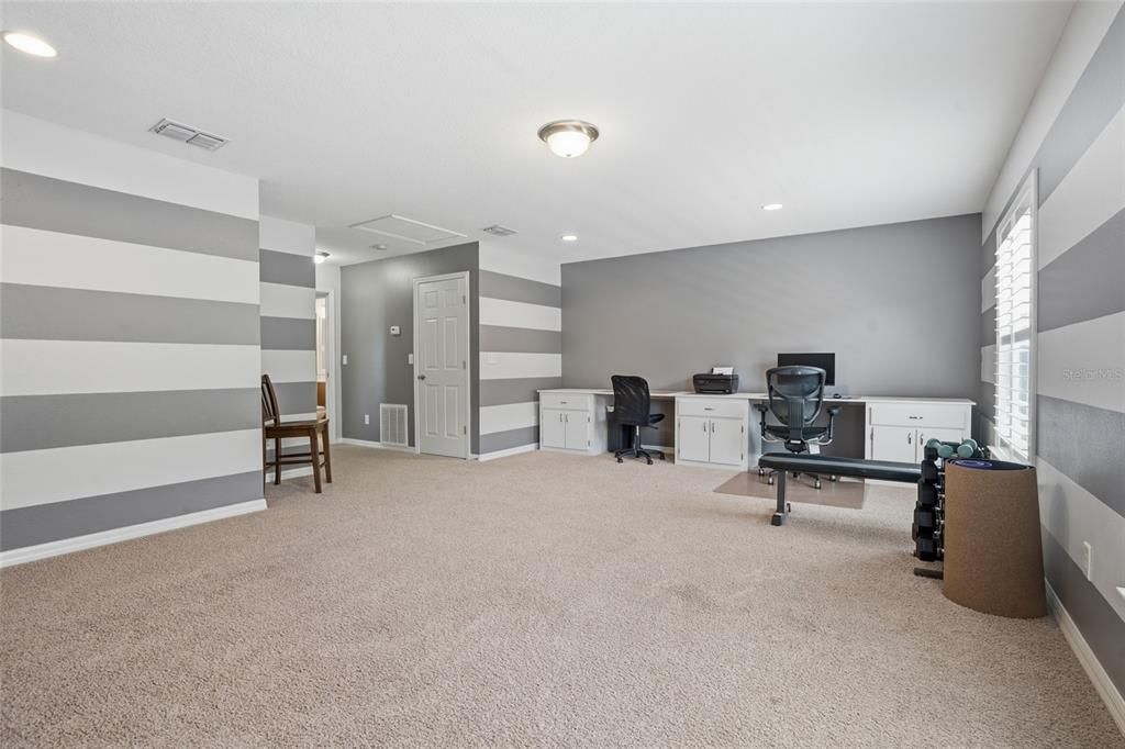 For Sale: $715,000 (5 beds, 4 baths, 3055 Square Feet)