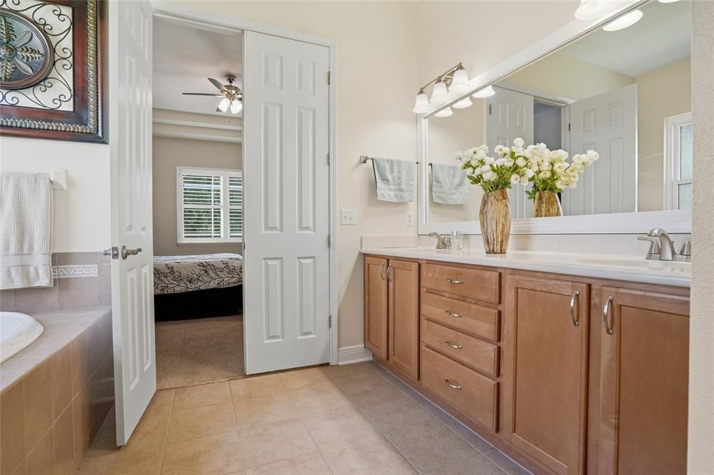 For Sale: $715,000 (5 beds, 4 baths, 3055 Square Feet)