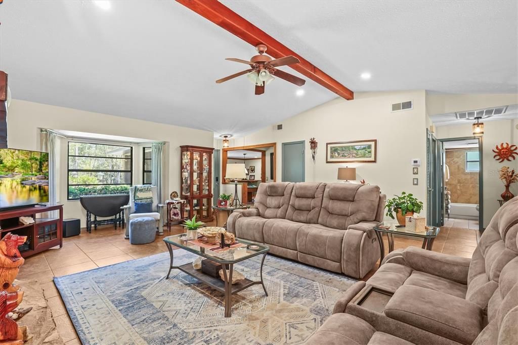 En Venta: $795,000 (3 camas, 2 baños, 2140 Pies cuadrados)