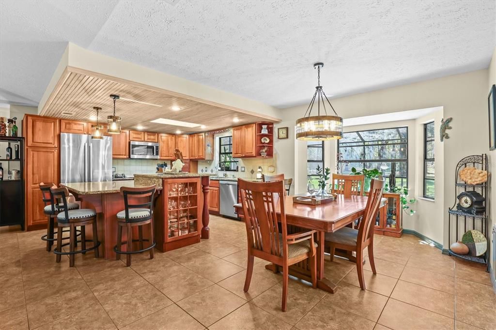En Venta: $795,000 (3 camas, 2 baños, 2140 Pies cuadrados)