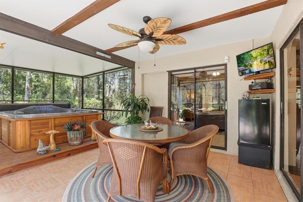 En Venta: $795,000 (3 camas, 2 baños, 2140 Pies cuadrados)