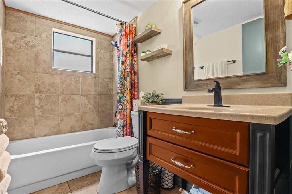 En Venta: $795,000 (3 camas, 2 baños, 2140 Pies cuadrados)