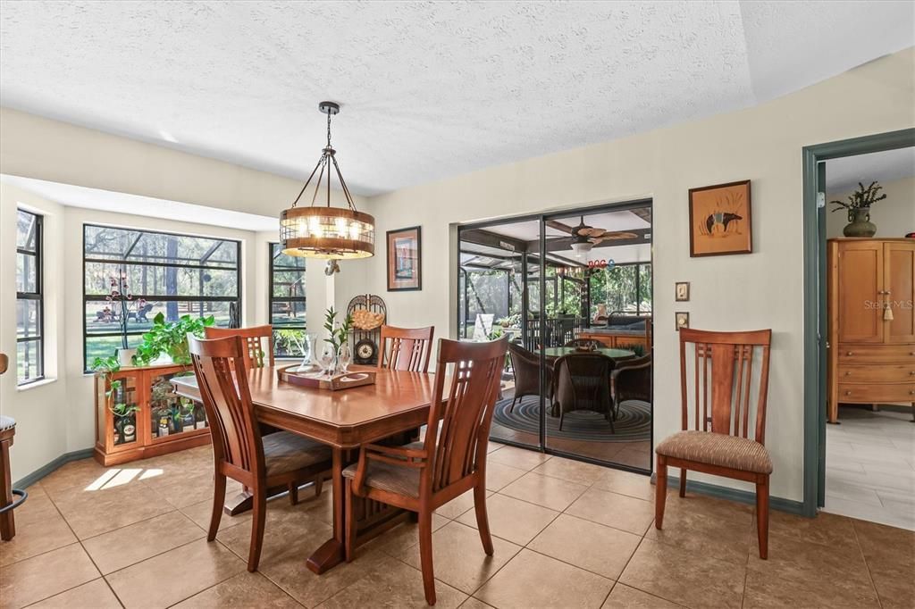 En Venta: $795,000 (3 camas, 2 baños, 2140 Pies cuadrados)