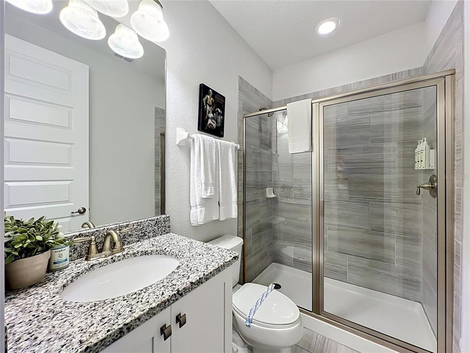 For Sale: $599,000 (5 beds, 5 baths, 2570 Square Feet)