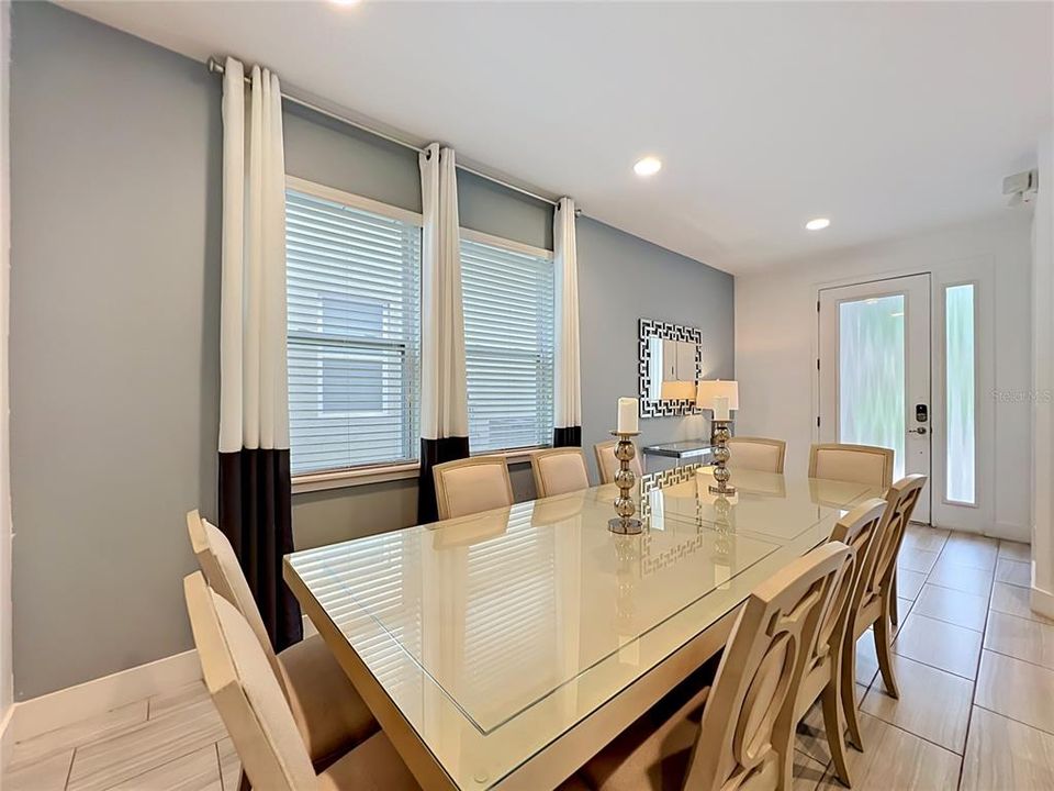 For Sale: $599,000 (5 beds, 5 baths, 2570 Square Feet)