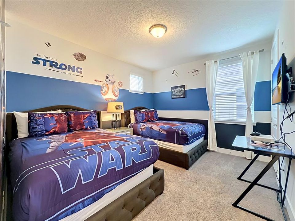 For Sale: $599,000 (5 beds, 5 baths, 2570 Square Feet)
