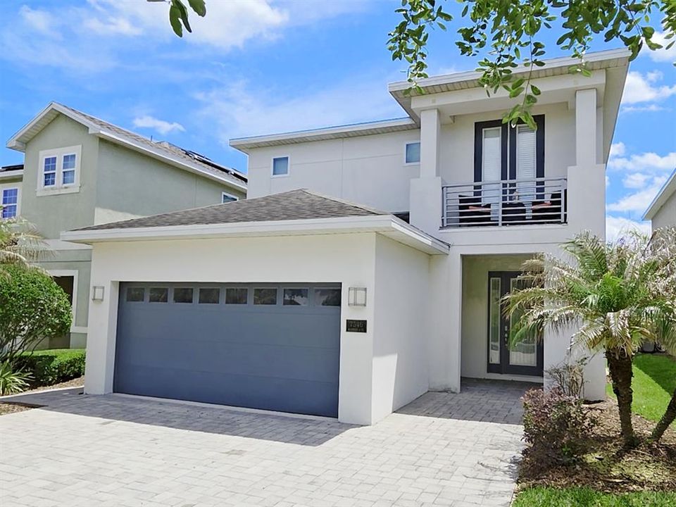 For Sale: $599,000 (5 beds, 5 baths, 2570 Square Feet)