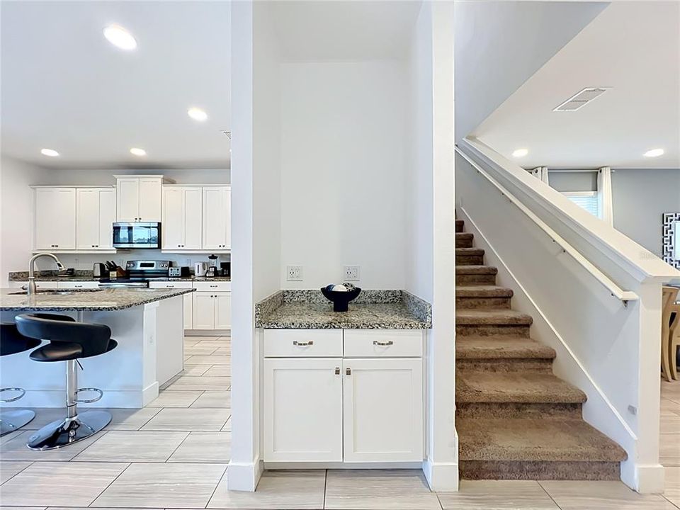 For Sale: $599,000 (5 beds, 5 baths, 2570 Square Feet)