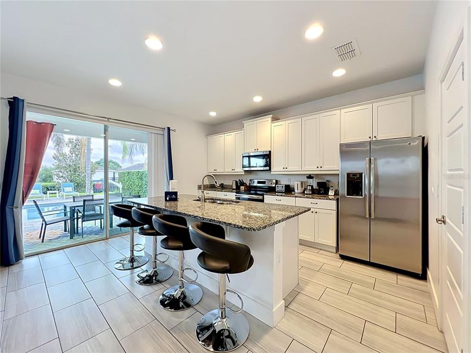 For Sale: $599,000 (5 beds, 5 baths, 2570 Square Feet)