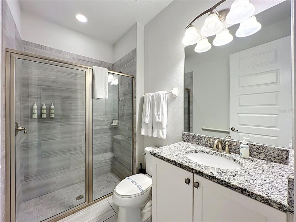 For Sale: $599,000 (5 beds, 5 baths, 2570 Square Feet)