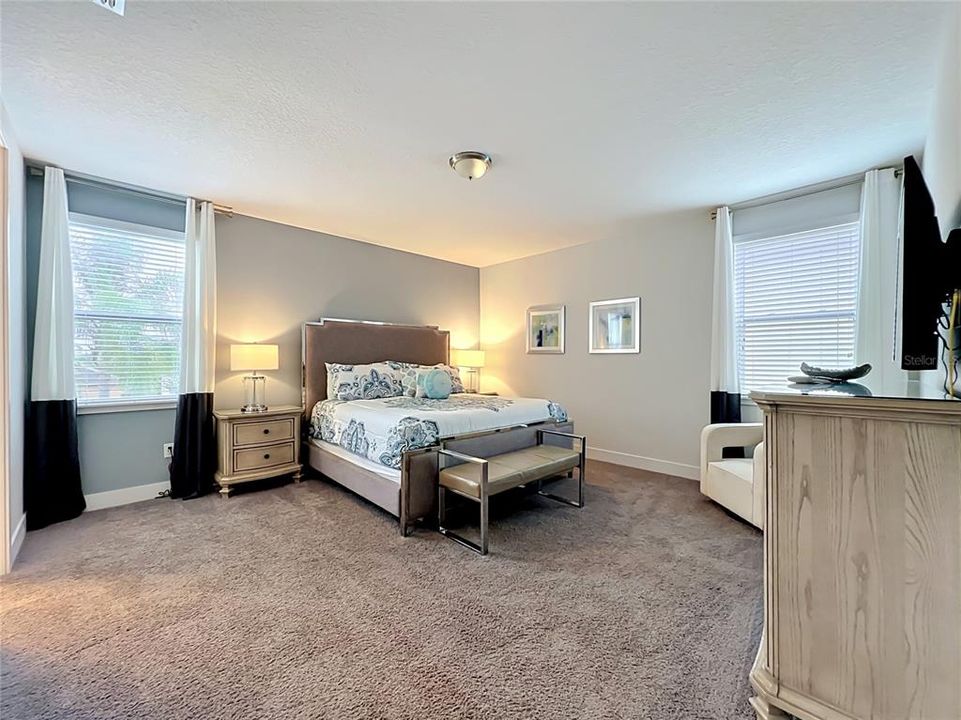 For Sale: $599,000 (5 beds, 5 baths, 2570 Square Feet)