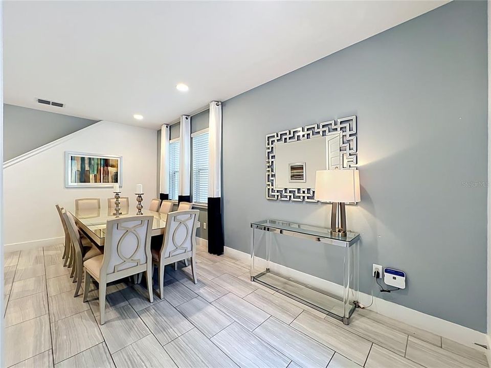 For Sale: $599,000 (5 beds, 5 baths, 2570 Square Feet)