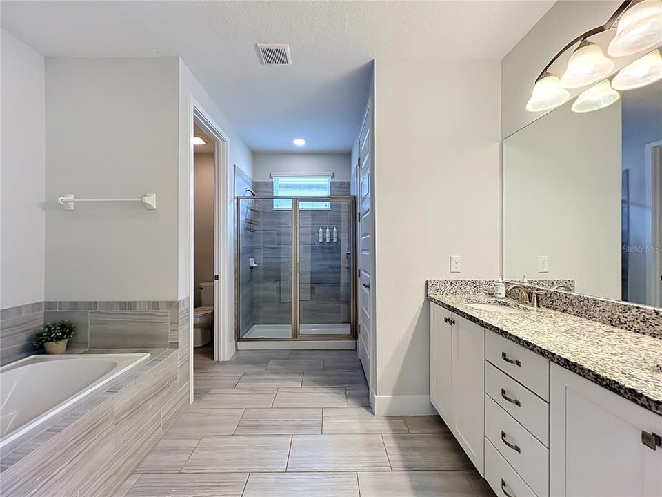 For Sale: $599,000 (5 beds, 5 baths, 2570 Square Feet)
