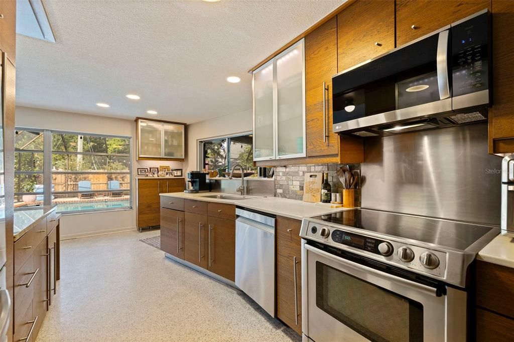 Activo con contrato: $674,900 (2 camas, 2 baños, 1636 Pies cuadrados)