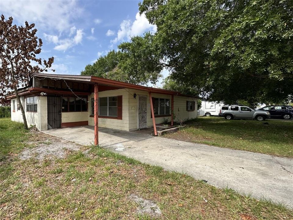 Active With Contract: $195,000 (3 beds, 2 baths, 1395 Square Feet)