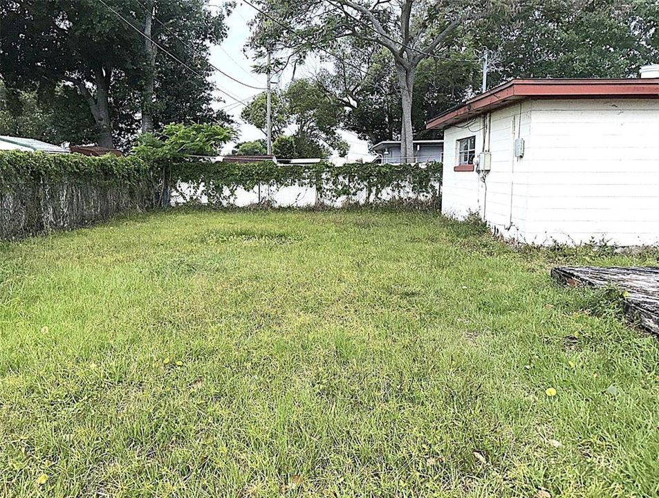 Active With Contract: $195,000 (3 beds, 2 baths, 1395 Square Feet)