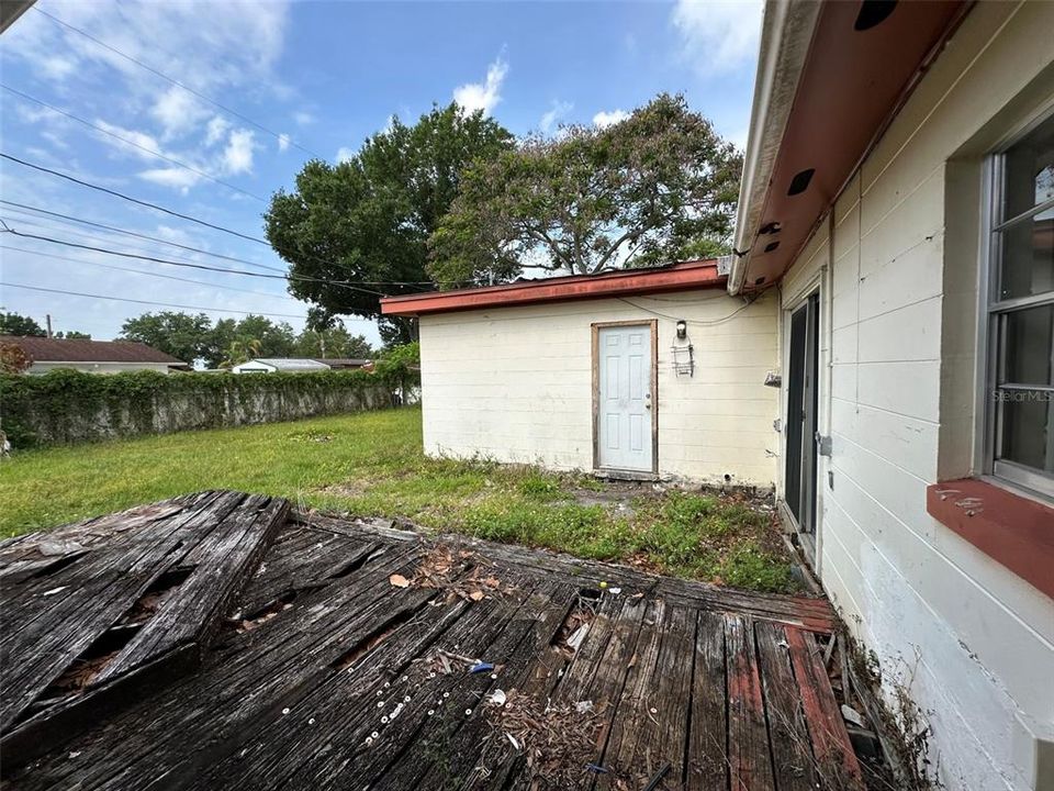 Active With Contract: $195,000 (3 beds, 2 baths, 1395 Square Feet)