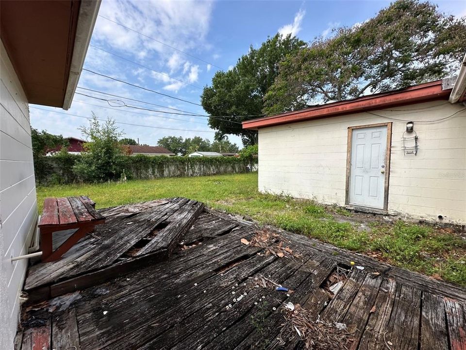 Active With Contract: $195,000 (3 beds, 2 baths, 1395 Square Feet)