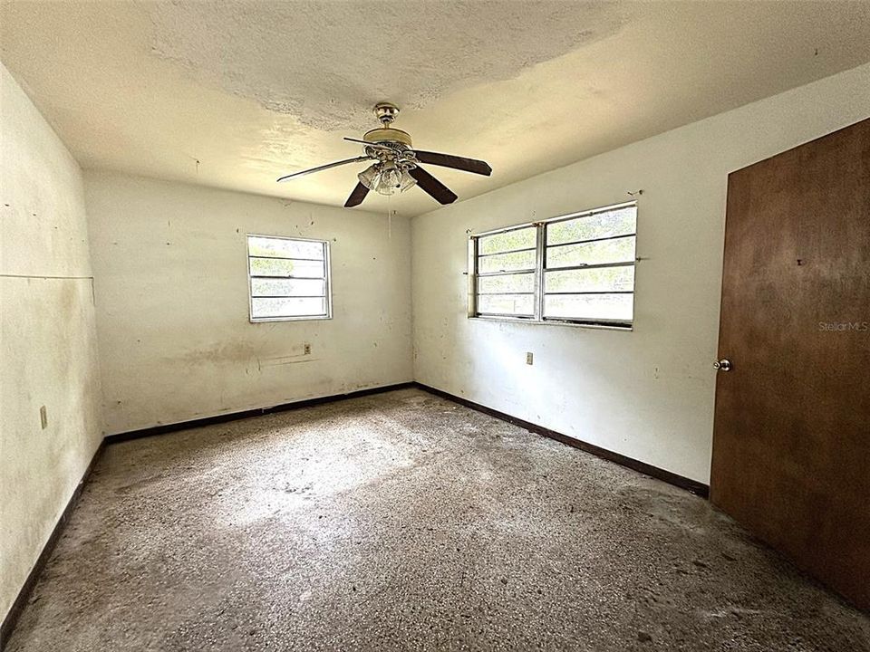 Active With Contract: $195,000 (3 beds, 2 baths, 1395 Square Feet)