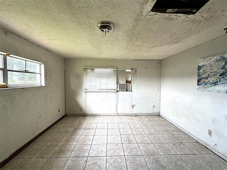 Active With Contract: $195,000 (3 beds, 2 baths, 1395 Square Feet)