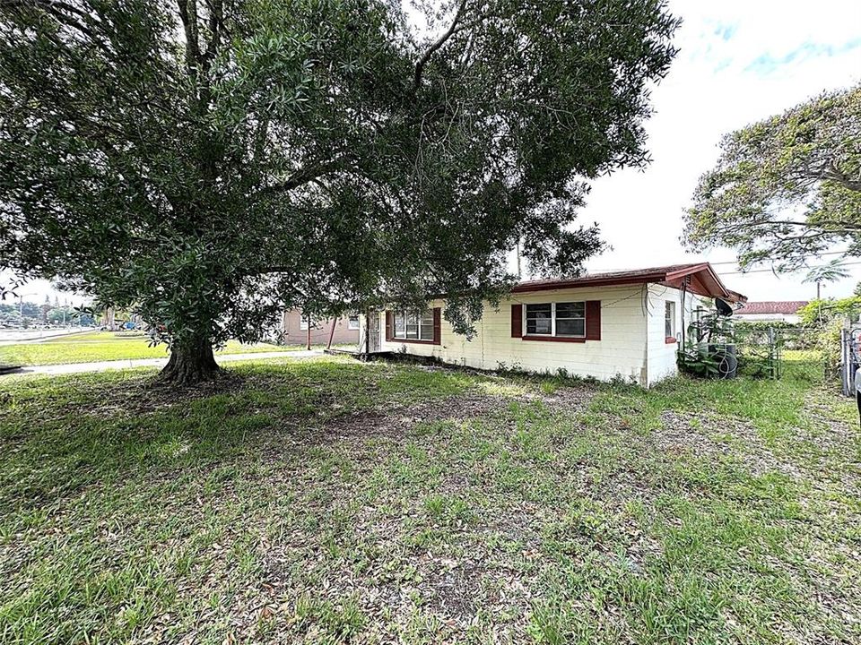 Active With Contract: $195,000 (3 beds, 2 baths, 1395 Square Feet)