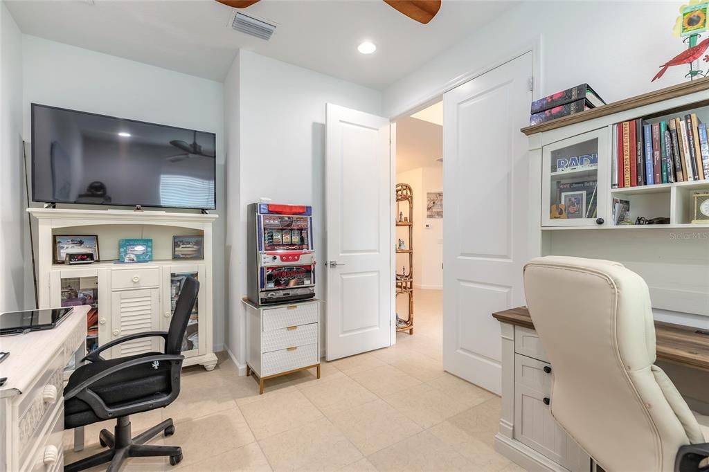 For Sale: $472,500 (2 beds, 2 baths, 1563 Square Feet)
