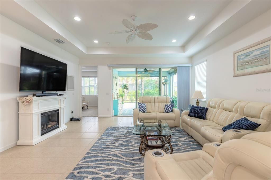 For Sale: $472,500 (2 beds, 2 baths, 1563 Square Feet)