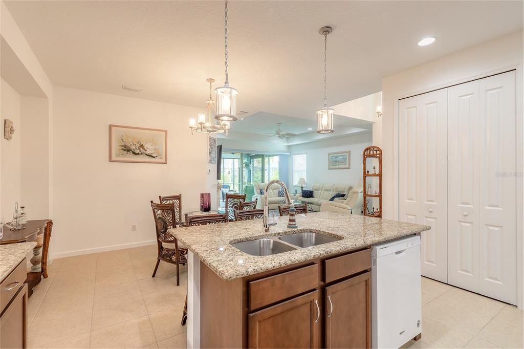 For Sale: $472,500 (2 beds, 2 baths, 1563 Square Feet)