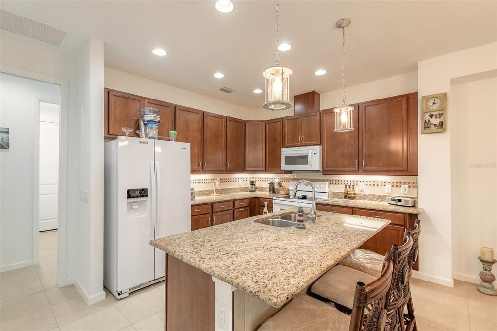 For Sale: $472,500 (2 beds, 2 baths, 1563 Square Feet)