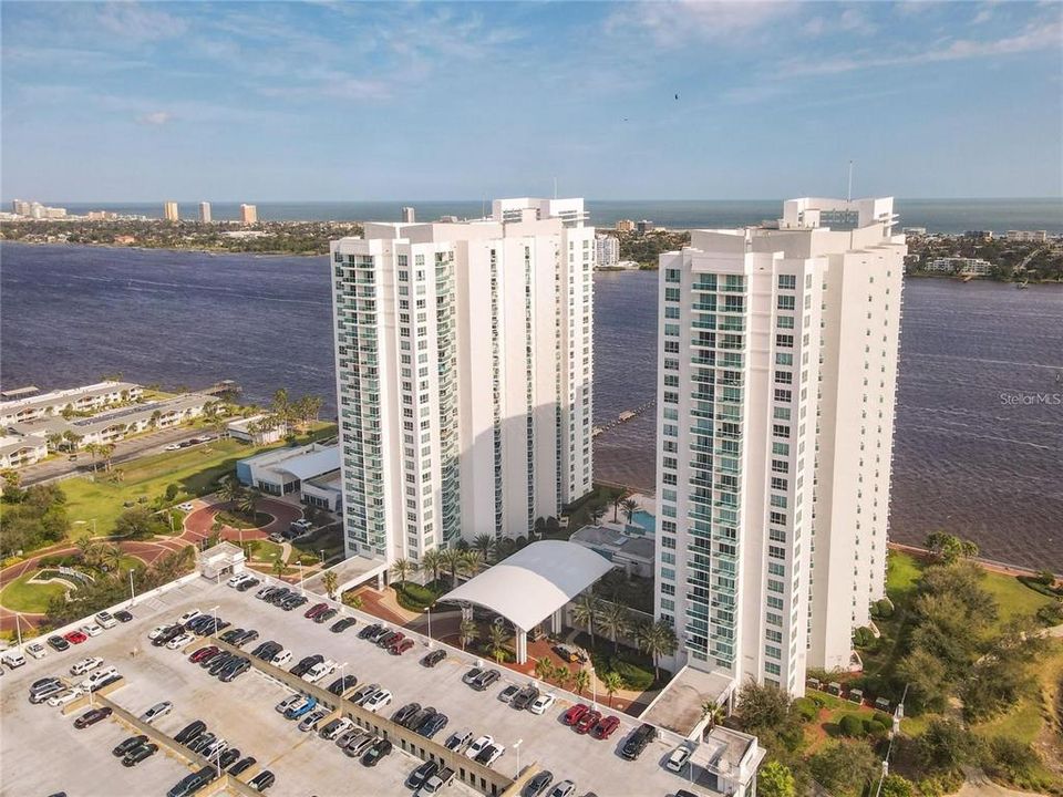 For Sale: $455,000 (3 beds, 3 baths, 2079 Square Feet)