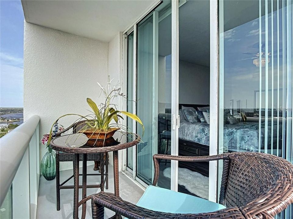 For Sale: $455,000 (3 beds, 3 baths, 2079 Square Feet)