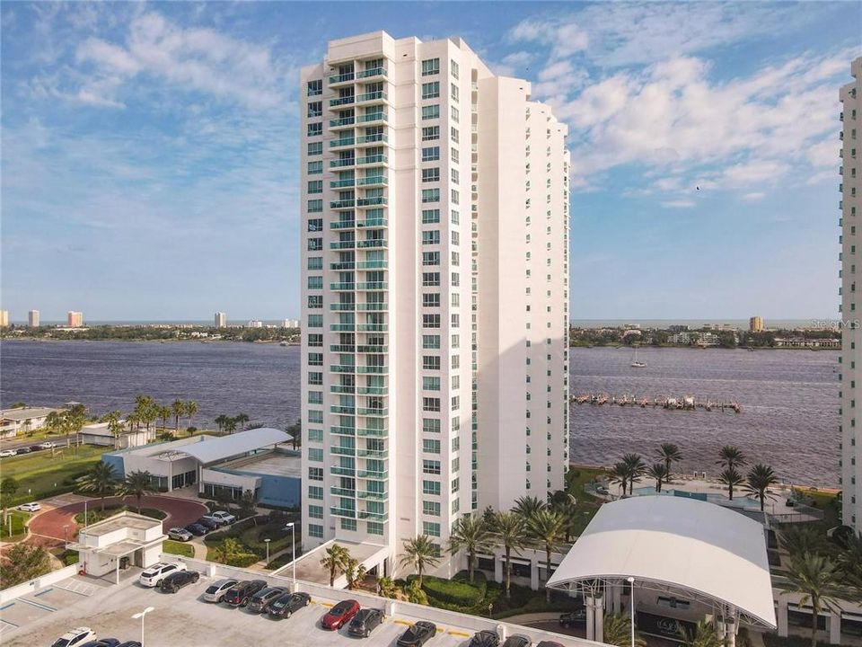 For Sale: $455,000 (3 beds, 3 baths, 2079 Square Feet)