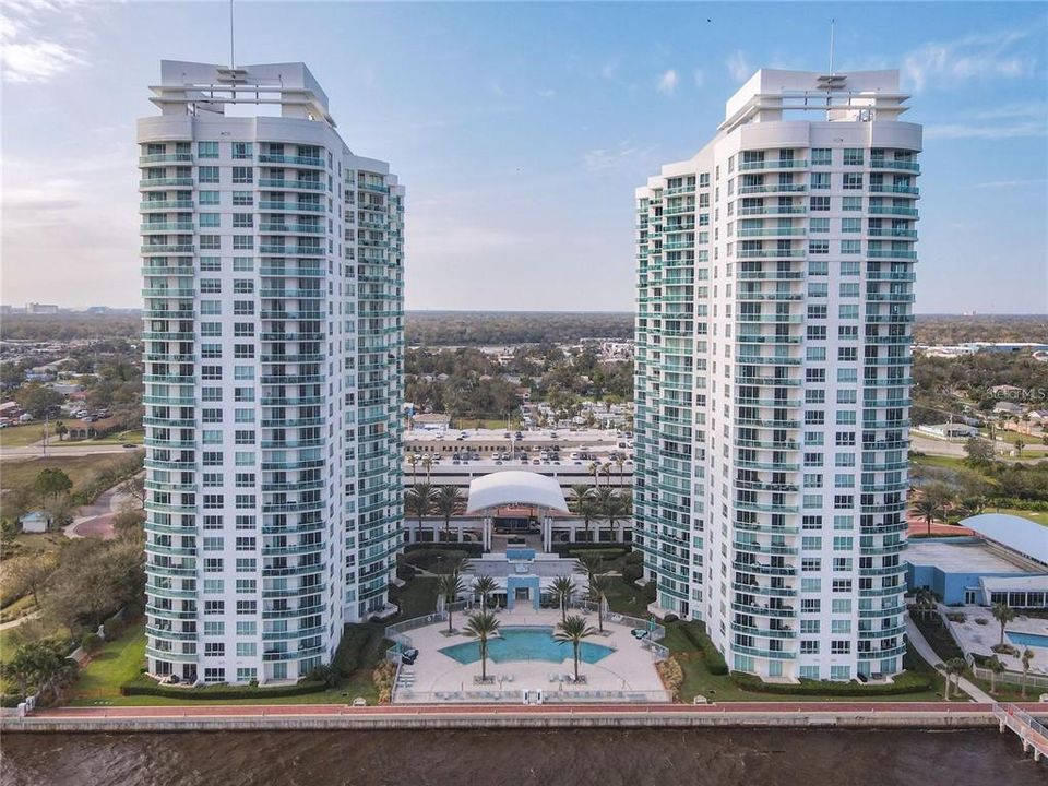 For Sale: $455,000 (3 beds, 3 baths, 2079 Square Feet)
