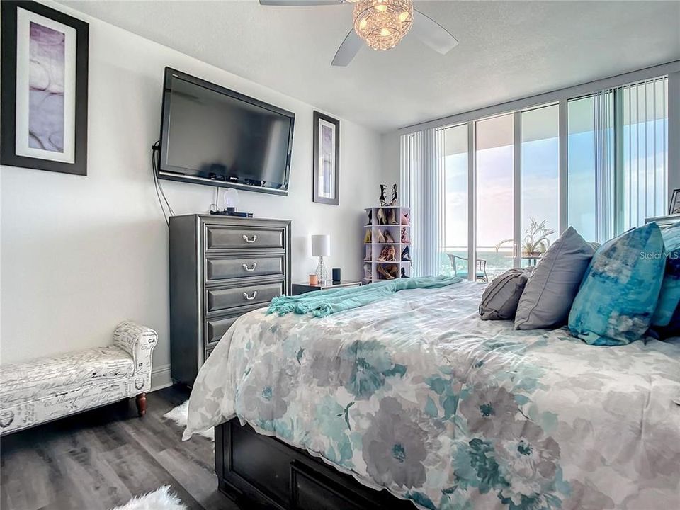 For Sale: $455,000 (3 beds, 3 baths, 2079 Square Feet)