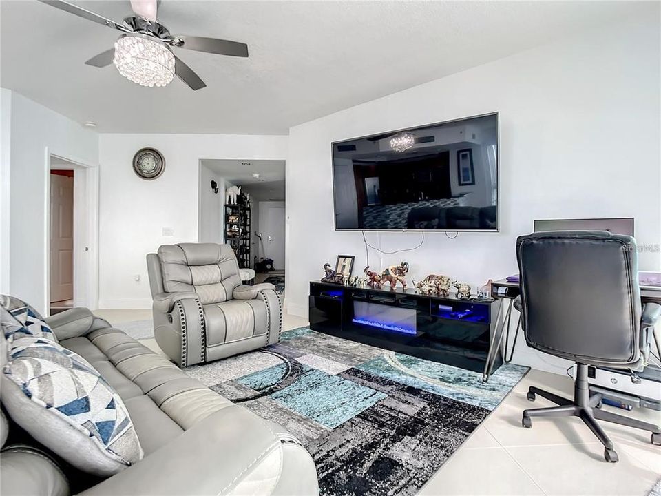 For Sale: $455,000 (3 beds, 3 baths, 2079 Square Feet)