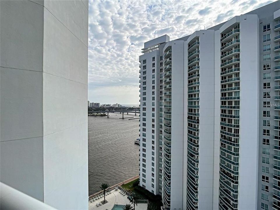 For Sale: $455,000 (3 beds, 3 baths, 2079 Square Feet)
