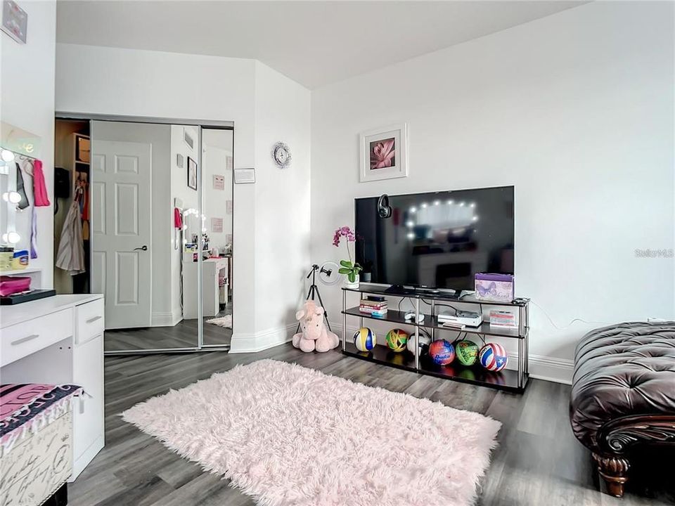 For Sale: $455,000 (3 beds, 3 baths, 2079 Square Feet)
