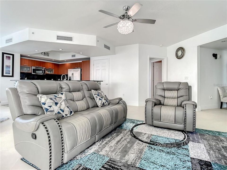 For Sale: $455,000 (3 beds, 3 baths, 2079 Square Feet)