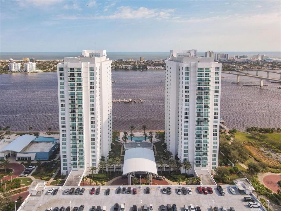 For Sale: $455,000 (3 beds, 3 baths, 2079 Square Feet)