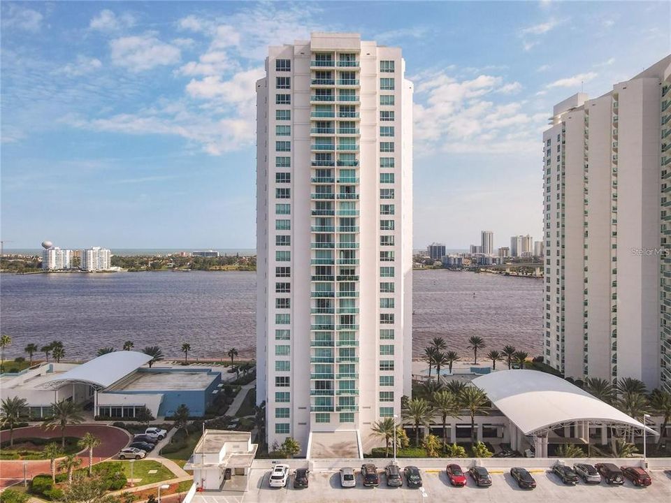 For Sale: $455,000 (3 beds, 3 baths, 2079 Square Feet)