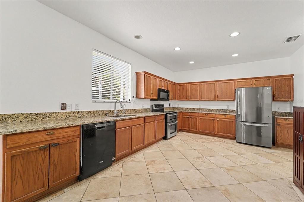 For Sale: $450,000 (4 beds, 2 baths, 2208 Square Feet)