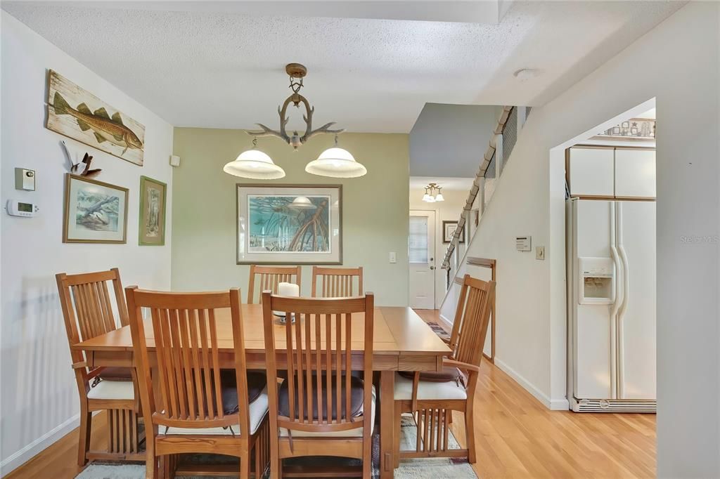 For Sale: $289,900 (2 beds, 2 baths, 1152 Square Feet)