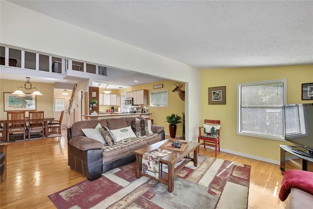For Sale: $289,900 (2 beds, 2 baths, 1152 Square Feet)