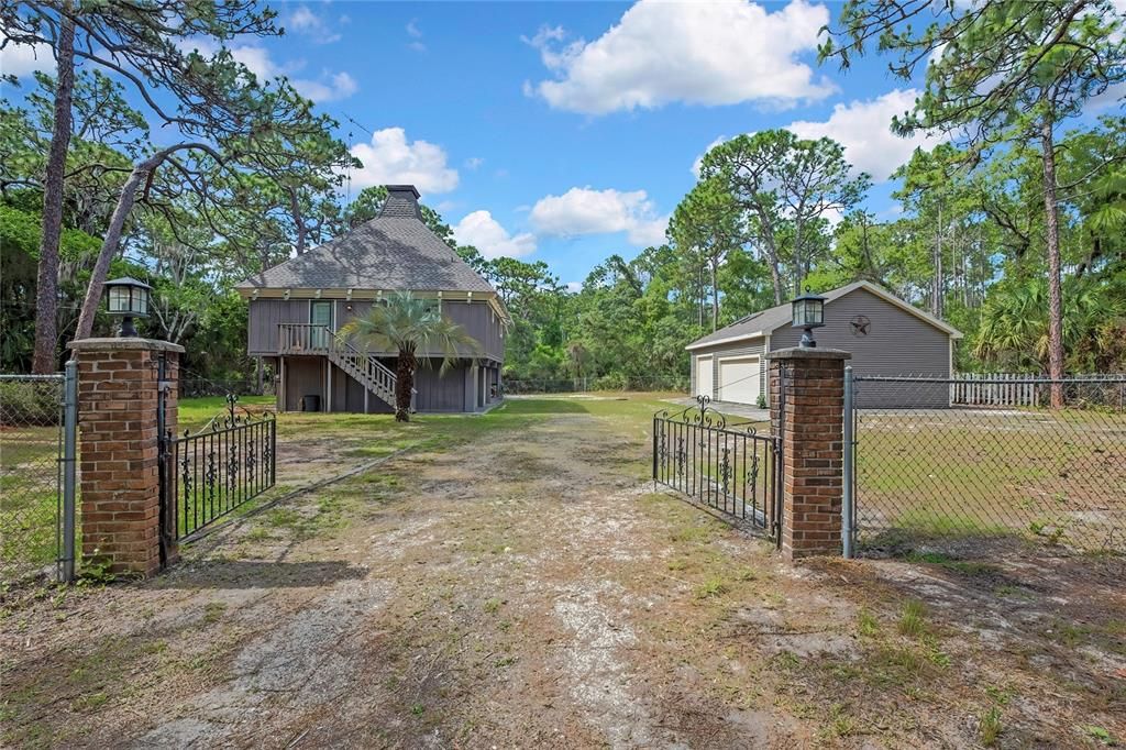 For Sale: $289,900 (2 beds, 2 baths, 1152 Square Feet)