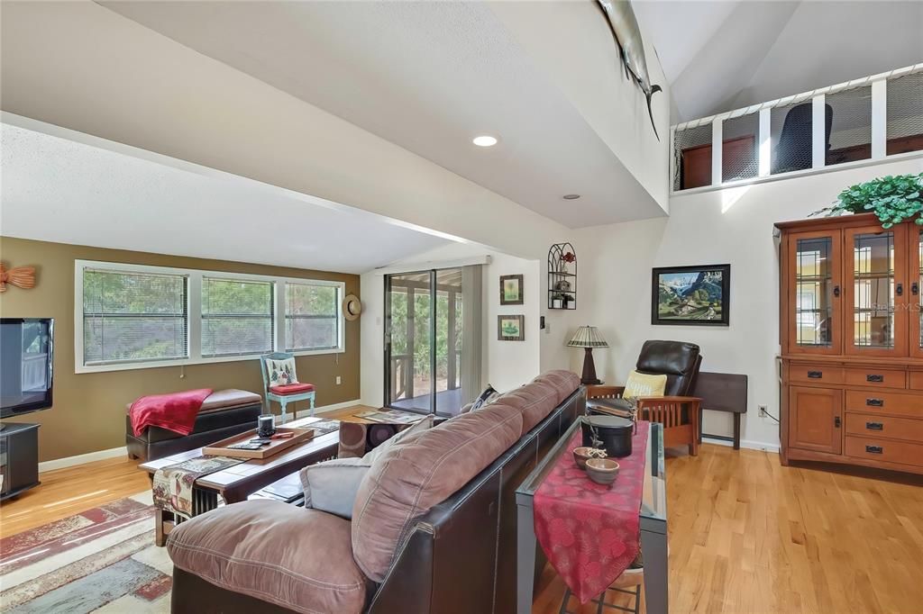 For Sale: $289,900 (2 beds, 2 baths, 1152 Square Feet)
