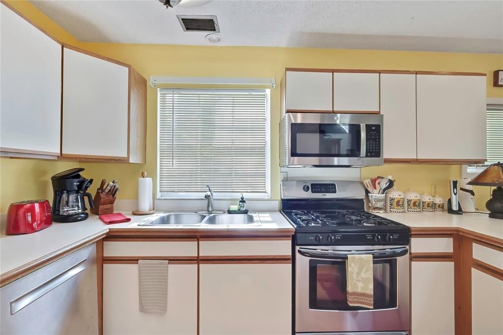 For Sale: $289,900 (2 beds, 2 baths, 1152 Square Feet)