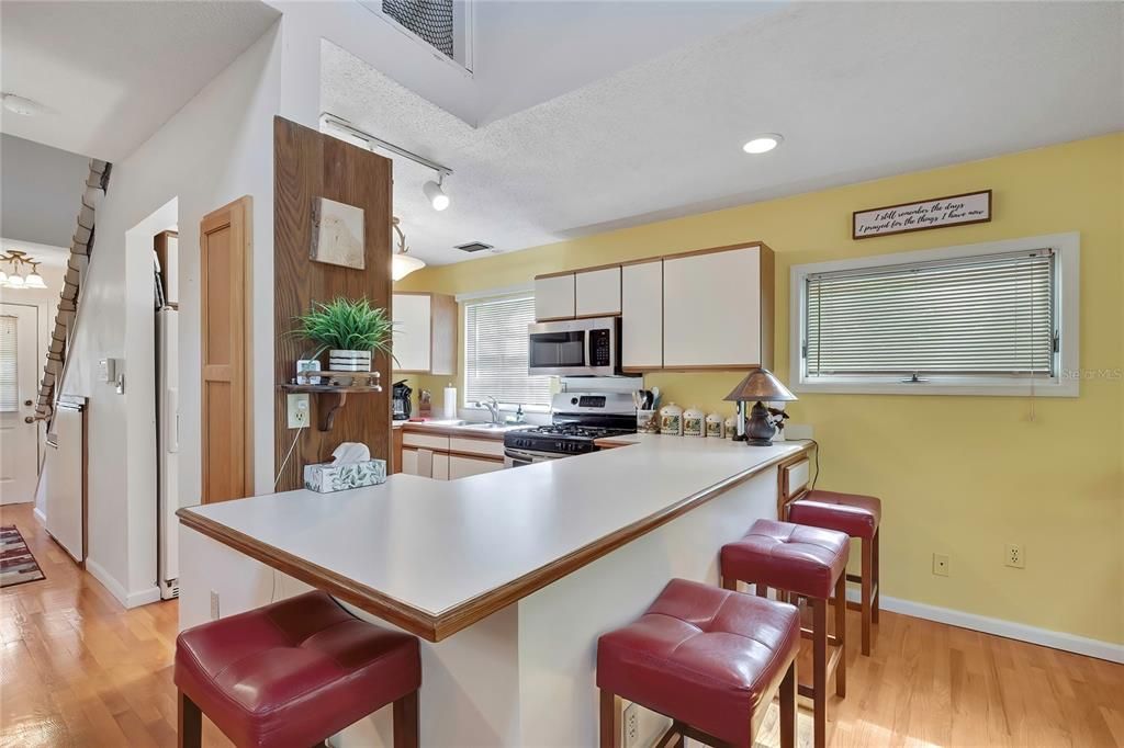 For Sale: $289,900 (2 beds, 2 baths, 1152 Square Feet)
